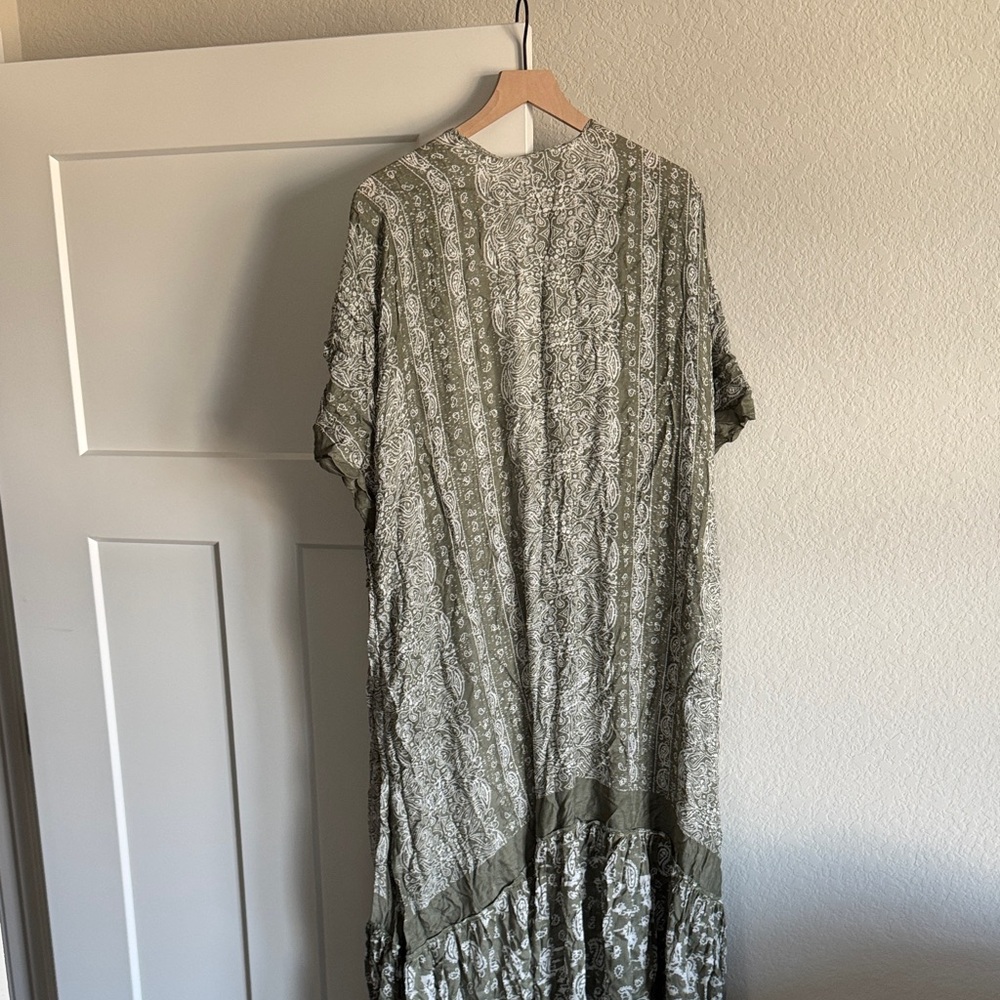 Elegant Green and Gray Long Kimono - Picture 5 of 6